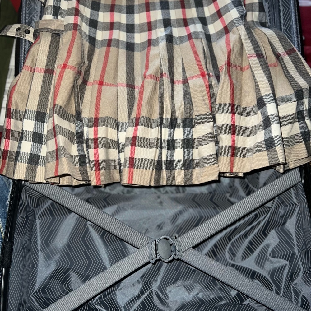 Authentic Burberry Tan Plaid Women's Skirt - Picture 4 of 6